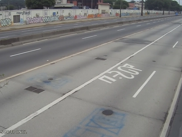 Confronto Violento no Complexo de Israel Fecha Avenida Brasil e Aumenta Tensão